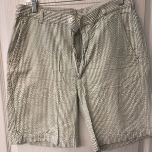 Jos A Bank men’s Seersucker shorts. Size 34